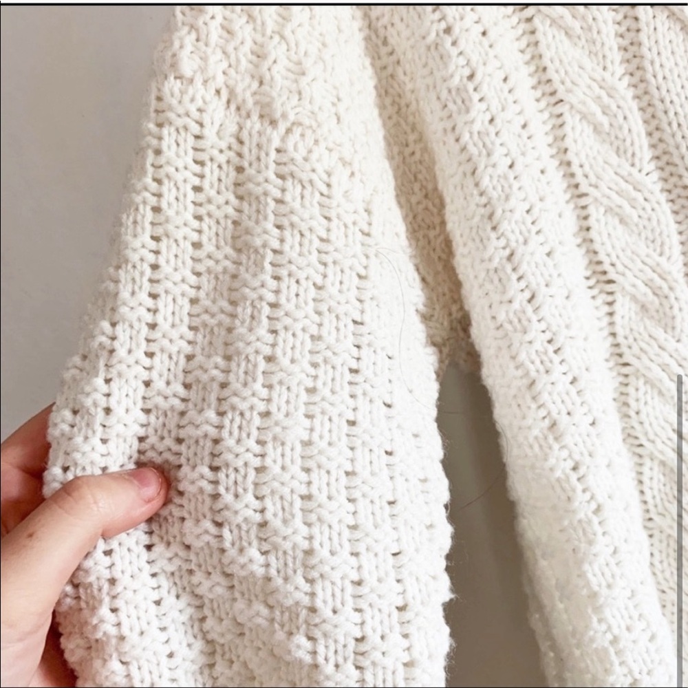 WHITE CABLE KNIT SWEATER SIZE LARGE - Picture 4 of 5